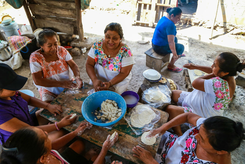 En el mundo existen aproximadamente 476 millones de personas indígenas en 90 países y juntas aglutinan alrededor de 5 mil culturas distintas