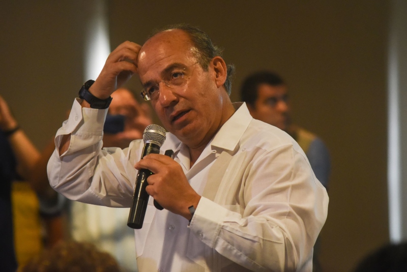 López Obrador indicó que se abrió un expediente en EU contra Felipe Calderón por 