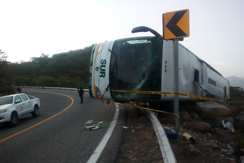 volcadura-autobús-Oaxaca-lesionados