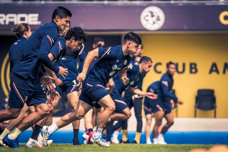 Jugadores del Club América durante entrenamiento