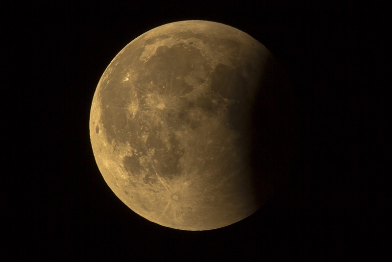 Cráteres de la Luna revelan una lluvia de asteroides hace 800 millones de años