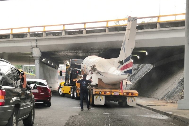 Avión atorado