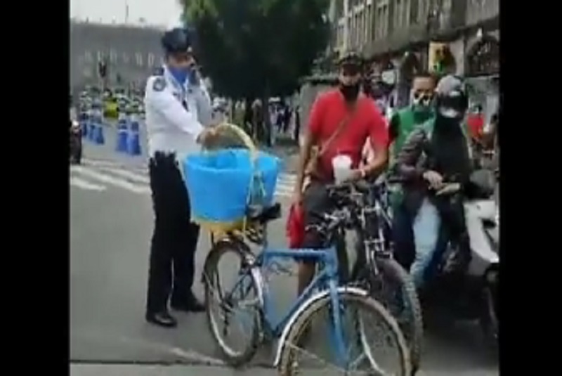 policías-cdmx-lady-tacos-de-canasta