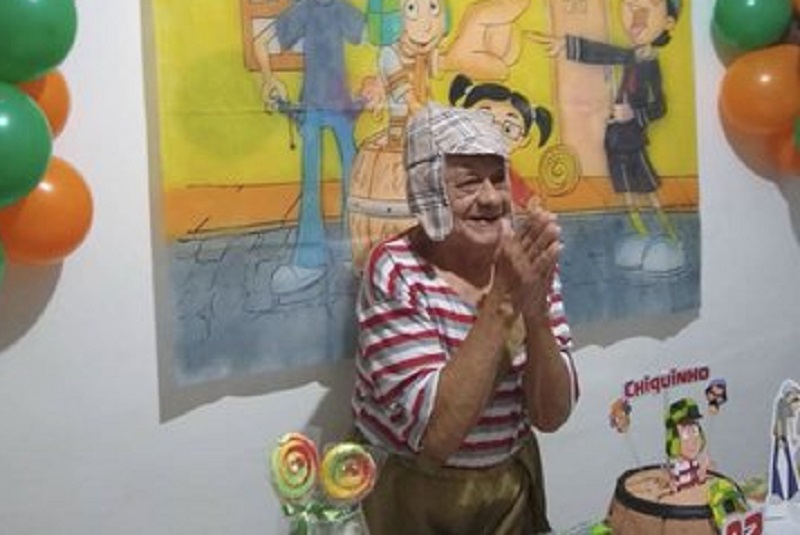 abuelito-festeja-cumpleaños-como-el-chavo-del-ocho