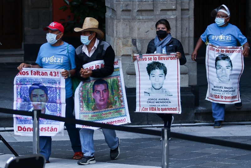 marchas-cdmx-frena-padres-de-normalistas