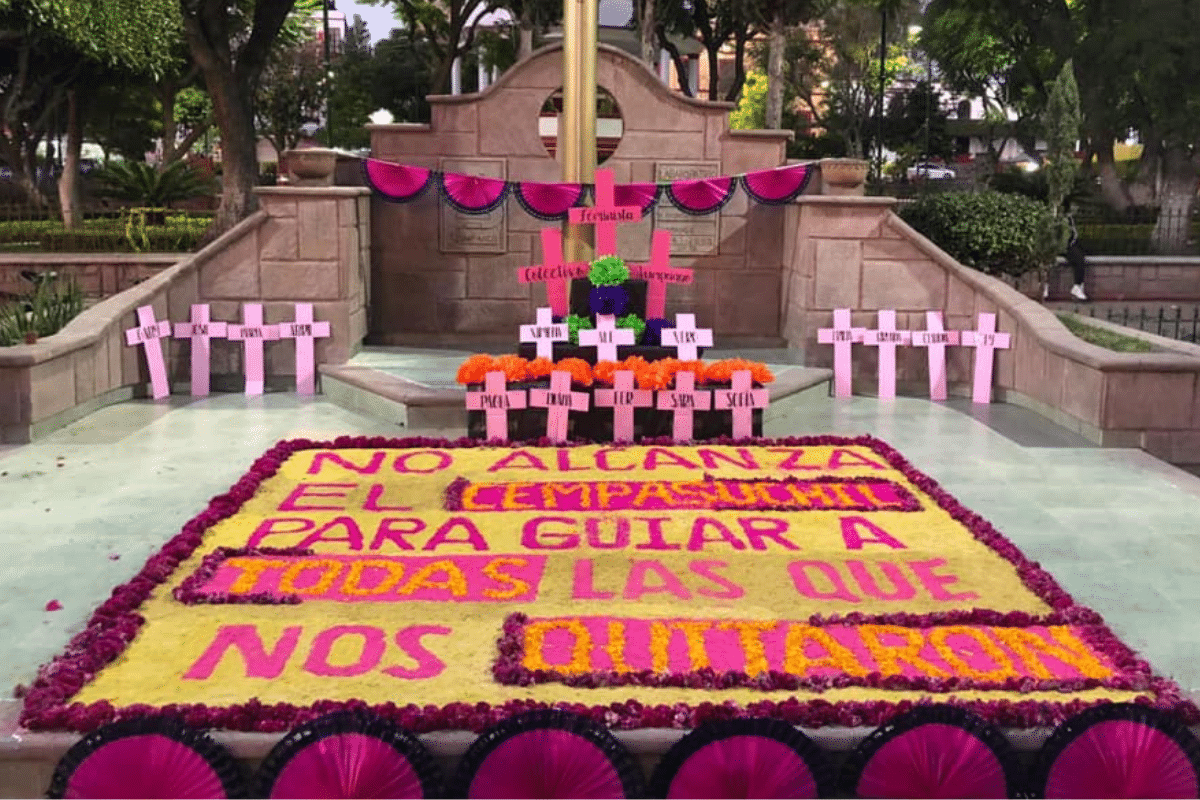 ofrenda para víctimas de feminicidios