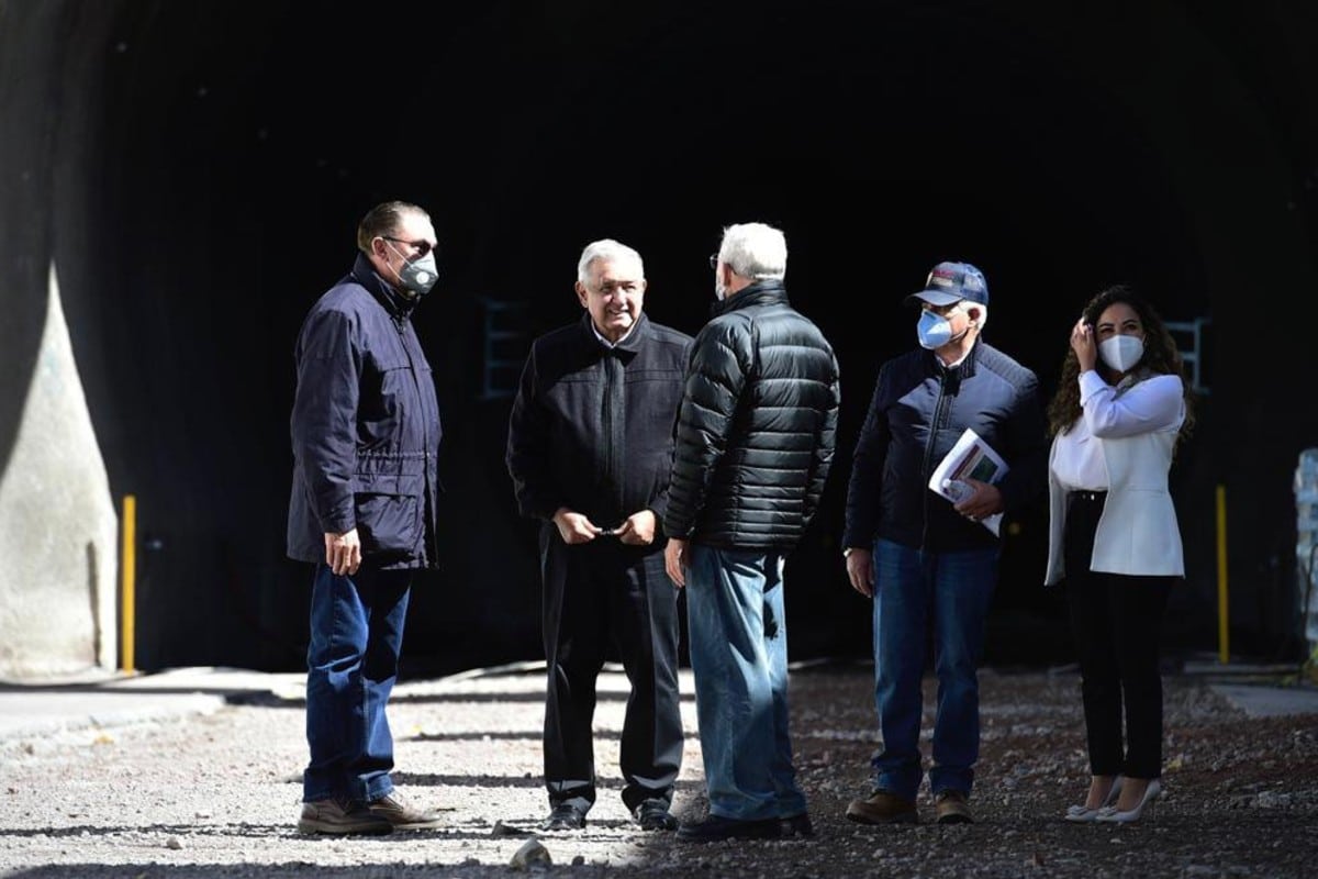 AMLO supervisa obras del Tren México Toluca