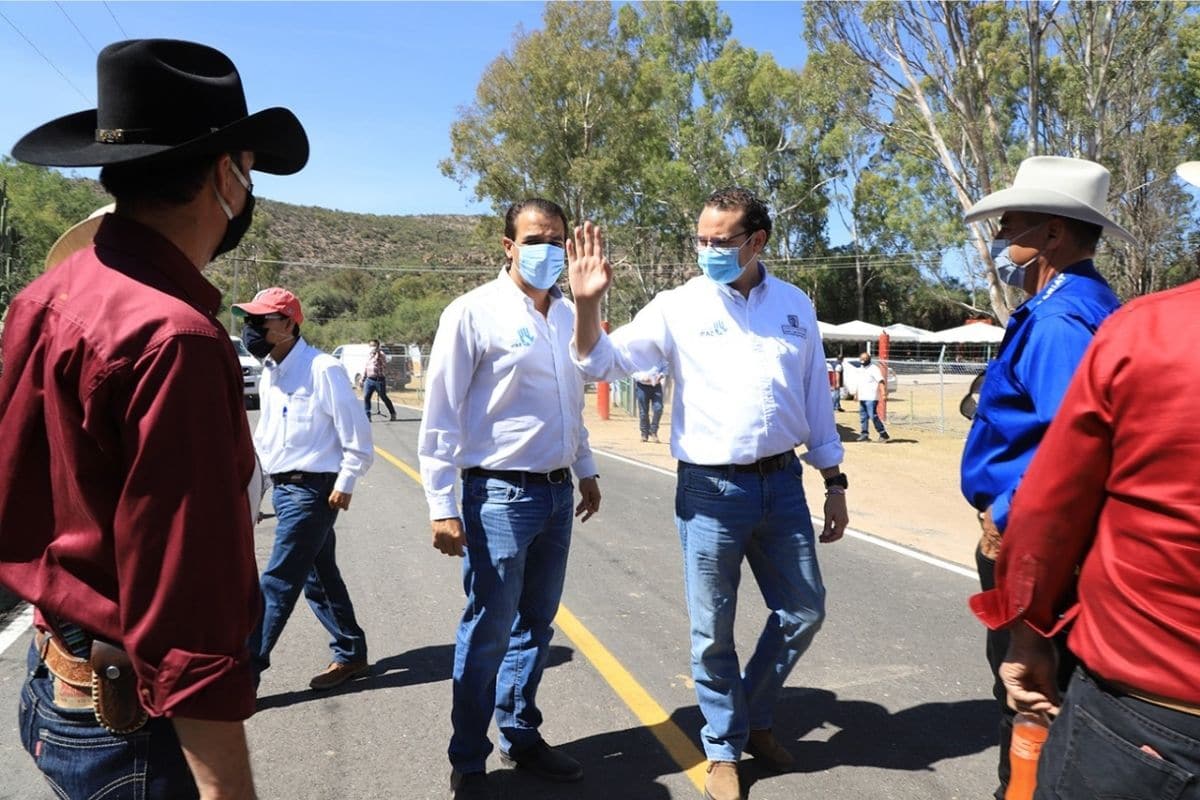 En el último punto de la gira en la delegación de Bocas, el alcalde Xavier Nava Palacios estuvo en la comunidad La Angostura