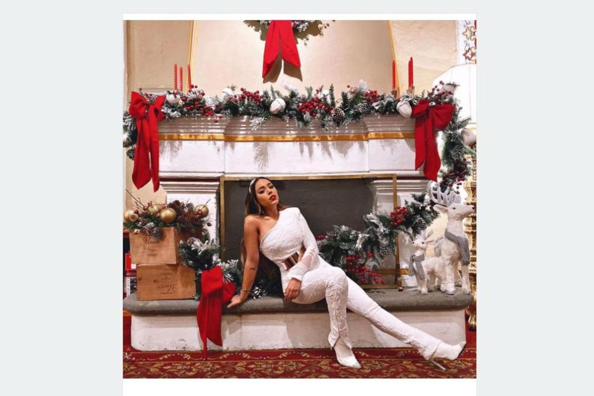 La actriz mexicana Danna Paola, estrenó en su canal de YouTube su propia versión de "All I Want For Christmas Is You" (Lo único que quiero para navidad eres tú)