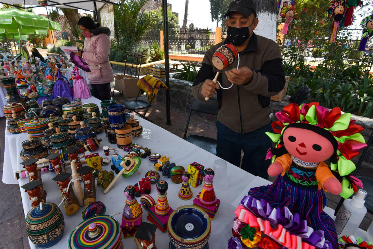 Expresó que los artesanos viven al día porque la mayoría de ellos vende sus productos al turismo y éste se ha desplomado