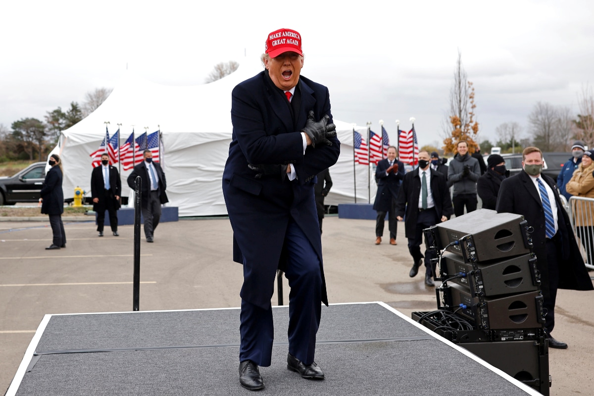 Trump tenía puesta su característica gorra roja