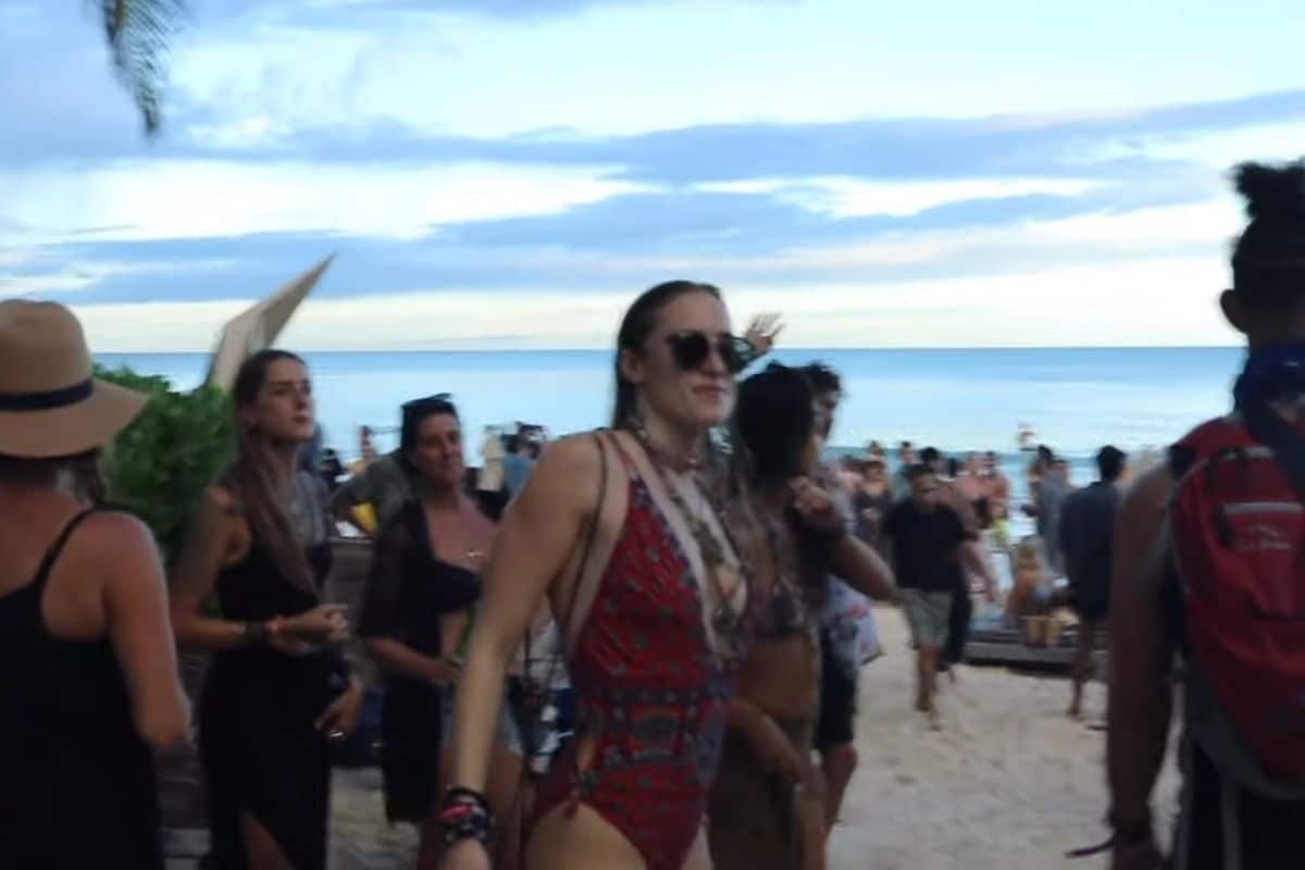 Durante la realización del festival Art With Me, un evento de cuatro días en Tulum, no se respetaron las medidas de sana distancia ni el uso adecuado de cubrebocas, lo que generó contagios por Covid-19