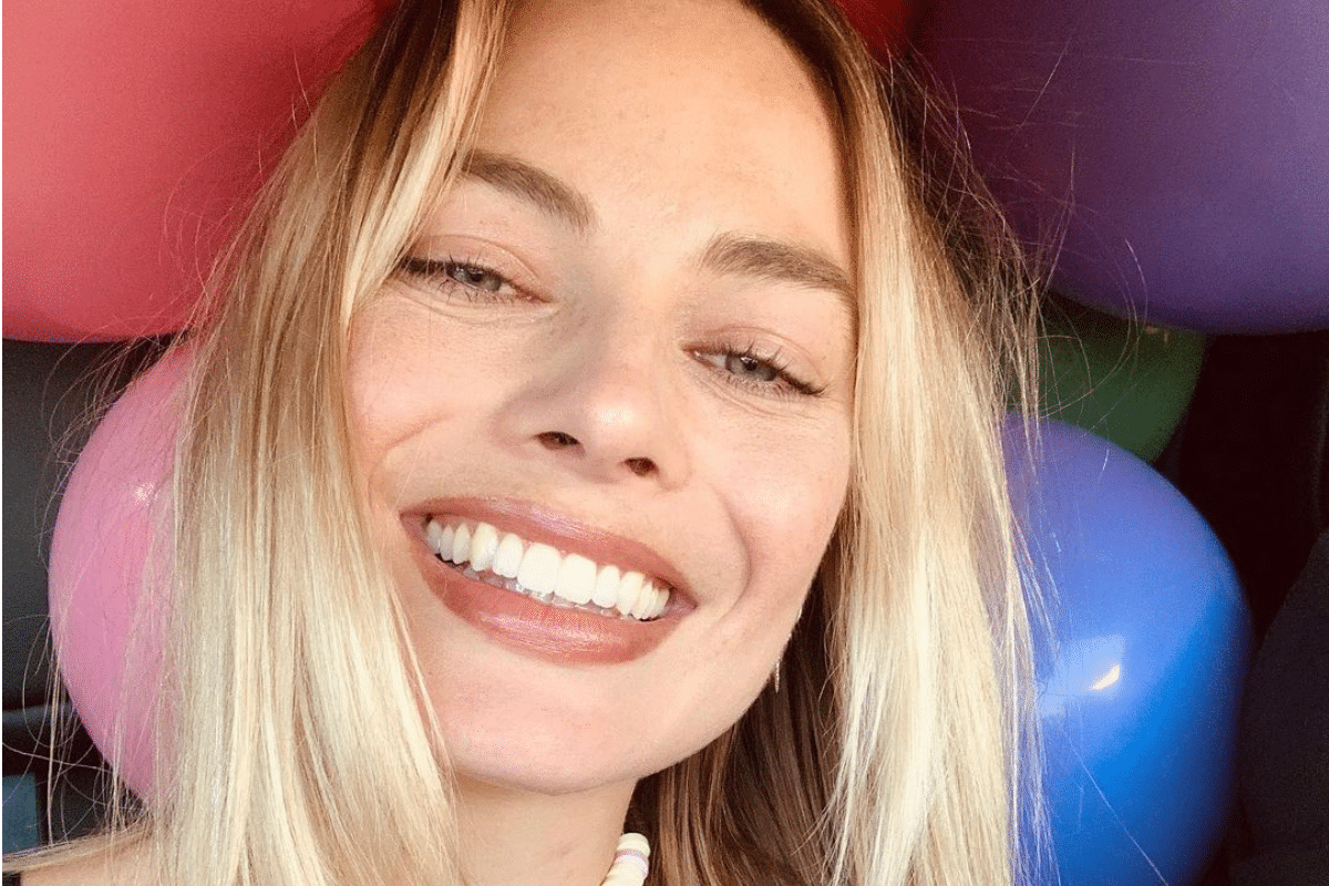 La actriz estadounidense, Margot Robbie dijo que en la grabación de la película El Lobo de Wall Street, antes de una escena ella llegó a tomar unos tragos de tequila para sentirse más relajada