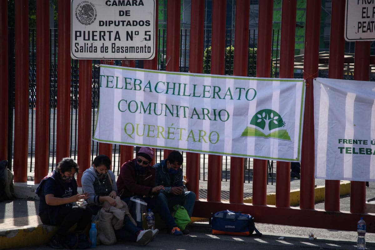 Los inconformes acusan que bajo el concepto de reestructuración se realizarán cierres de planteles