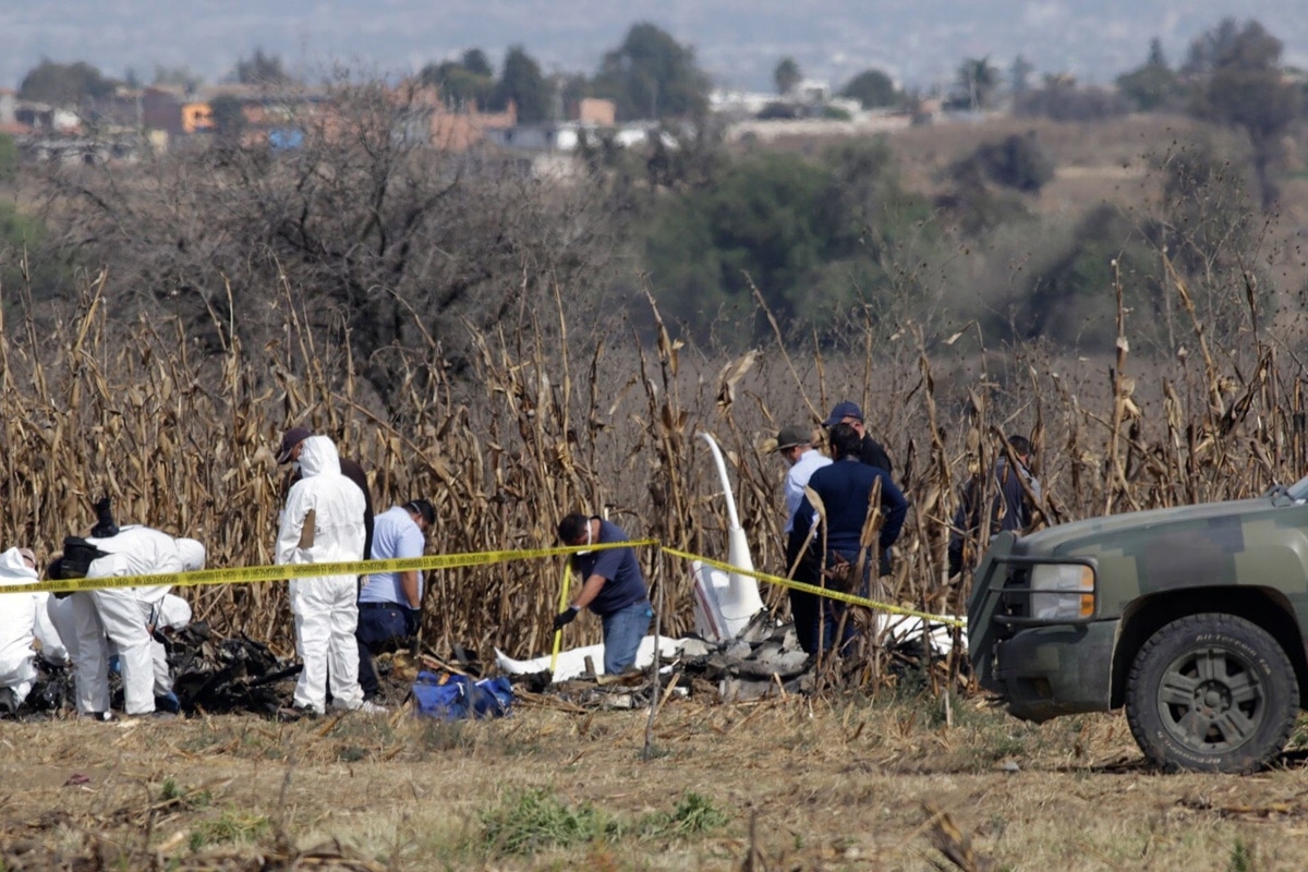 Las personas aprehendidas son José Antonio N., María Magdalena N., Ricardo N. e Israel N., quienes forman parte de la empresa Rotor Flight Services relacionada con el funcionamiento de la aeronave