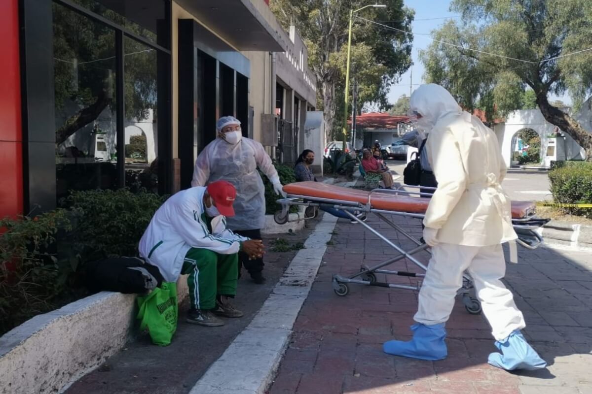 El hombre mencionó que sus familiares no quisieron hacerse cargo de él, por lo que buscó ayuda con otras personas