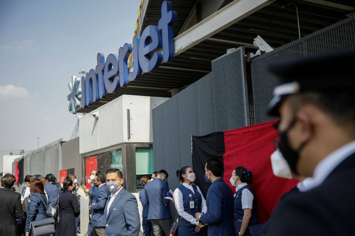 El paro de labores de empleados de Interjet se debe a la falta del pago de su salario, aguinaldo, fondo de ahorro y seguro de gastos médicos