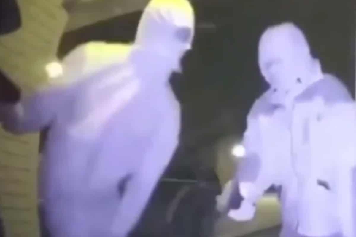 Ante el fuerte clip, el hombre de la casa proporcionó el video a los detectives para que pudieran identificar lo sucedido y así lograr identificar a los responsables