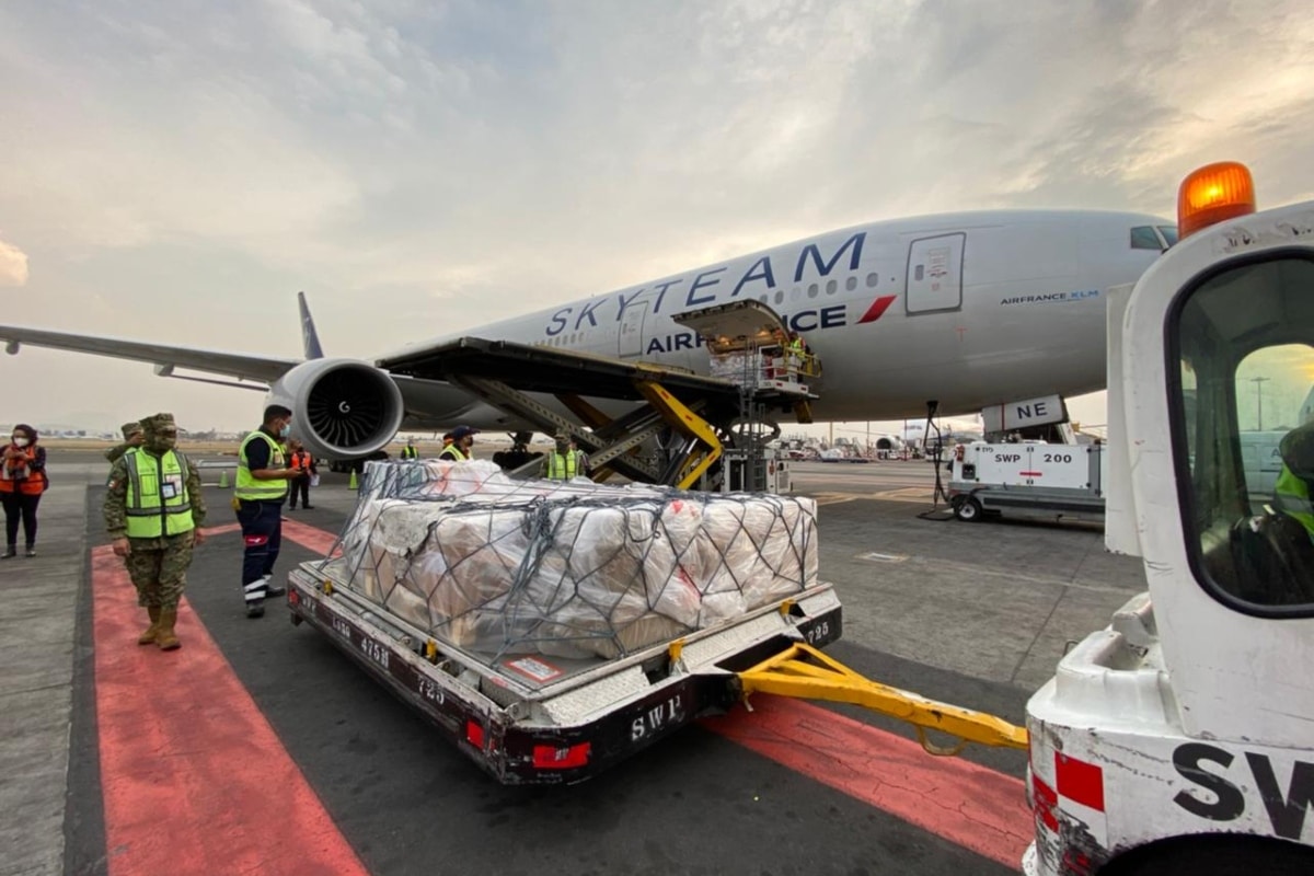 Las dosis arribaron durante esta tarde en el Aeropuerto Internacional Benito Juárez, procedentes de Paris, Francia