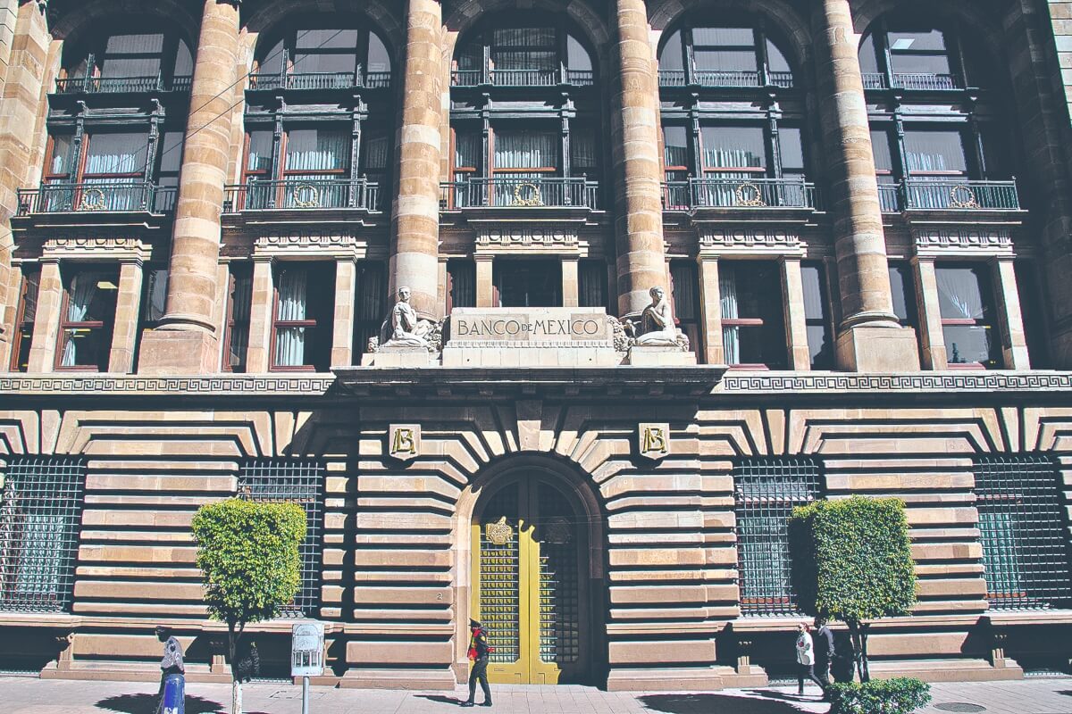 Banxico colaborará en el fondeo de los bancos para que puedan seguir prestando a familias y empresas