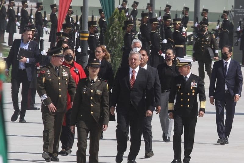 Es más lo bueno del Ejército que sus manchas: AMLO