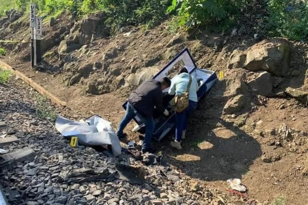 Al interior del ataúd supuestamente hallaron prendas de mujer y manchas de sangre, sin embargo, no localizaron ningún cuerpo o persona lesionada a los alrededores