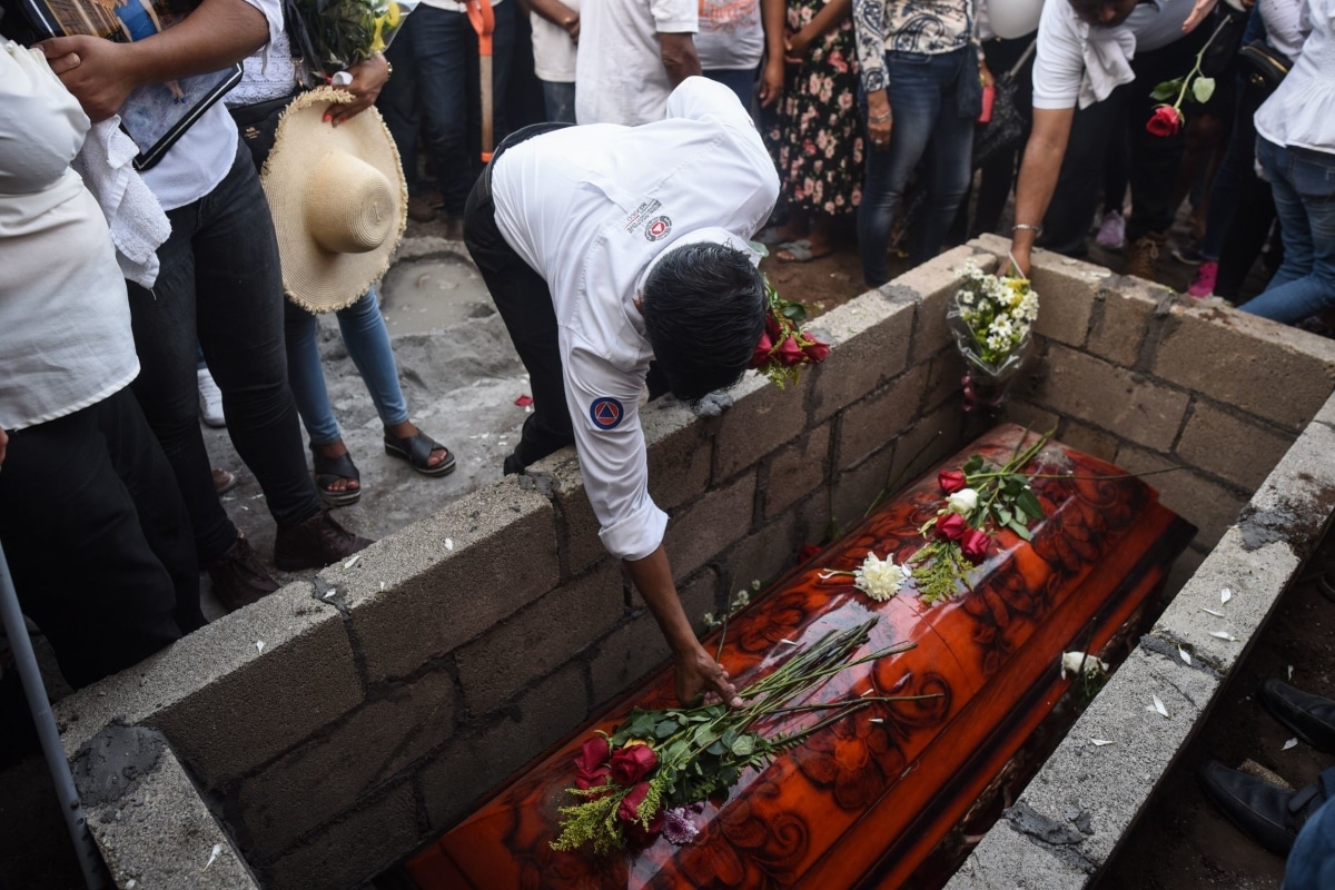 Para el día 18 de enero Verónica no resistió los malestares y falleció, por lo que la familia prefirió que no informarle a su esposo, ya que su estado de salud podría complicarse aún más, pero a pesar de la prevención al día siguiente también murió