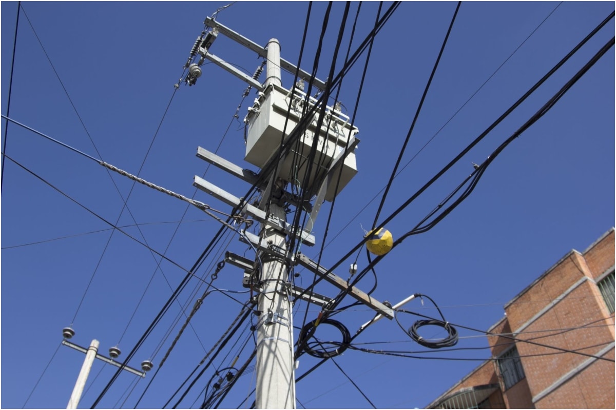 La iniciativa dañará a las familias y empresas mexicanas con elevadas tarifas eléctricas, incluso al medio ambiente debido a que afectará la operación de centrales eléctricas que utilizan combustibles que posee contaminantes como el carbón, combustoleo y diesel