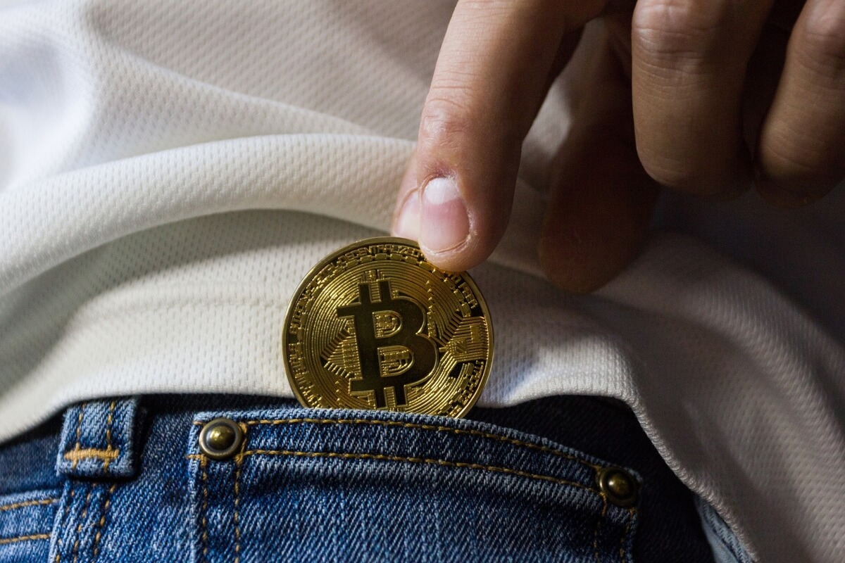 Durante la jornada, el bitcoin costaba poco más 50 mil 547 dólares a las 12h35 horas GMT del día de ayer, pero retrocedió a los 49 mil 505 dólares