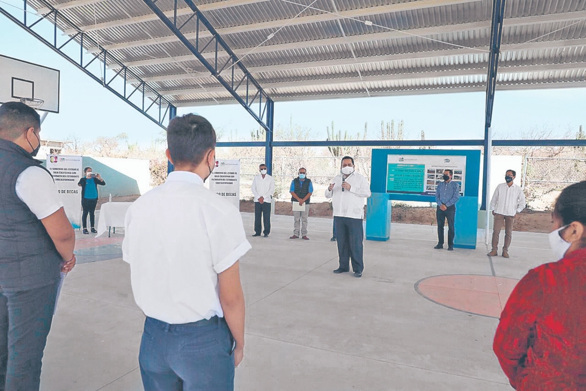 El gobernador entregó la escuela, ubicada en la colonia Las Palmas II