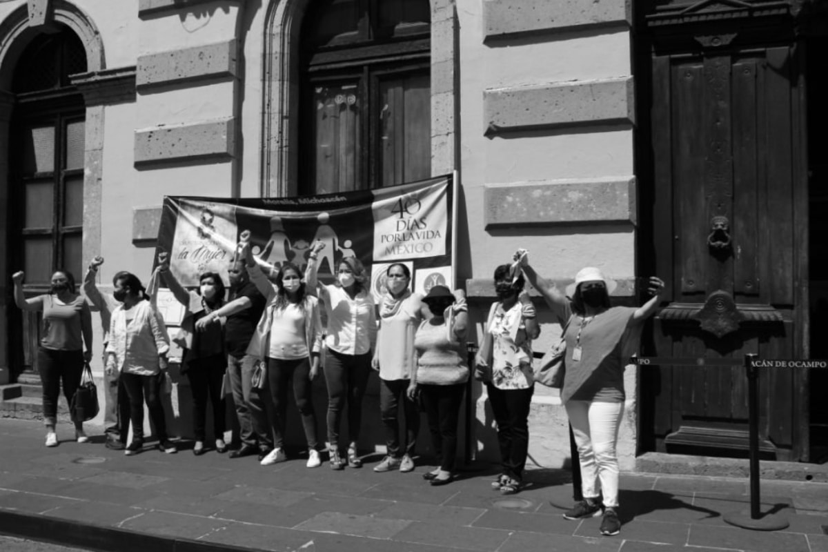 Grupos provida se manifestaron frente al Congreso estatal