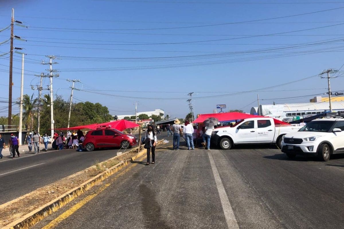 Por falta de vacunas, personal de primera línea bloquea carreteras del Istmo