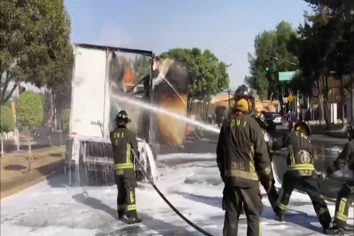 Incendio de camión con metanol en Coyoacán