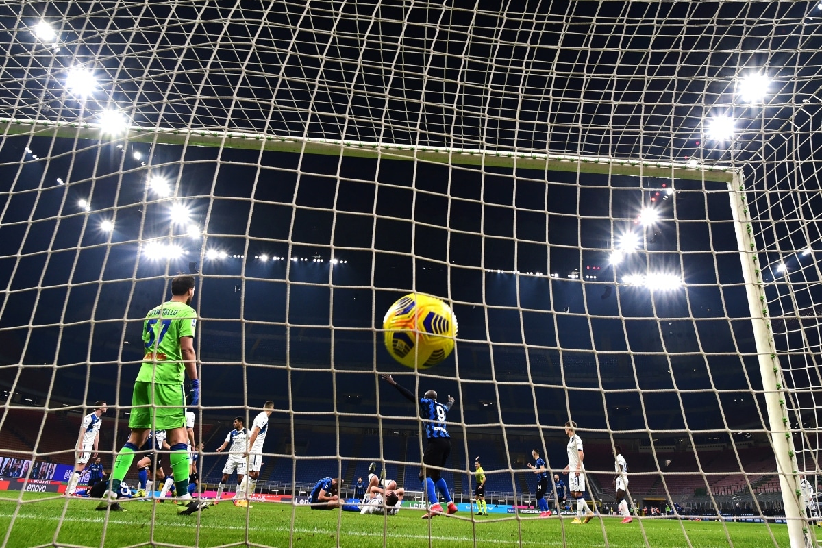 El Atalanta mejoró en el tramo final de la primera parte y tuvo dos ocasiones, un cabezazo de Zapata que atajó Samir Handánovic