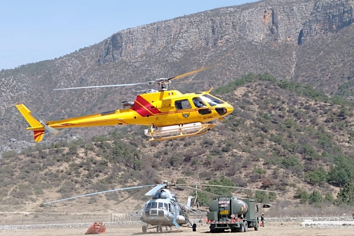 Aeronaves combaten incendio en Nuevo León