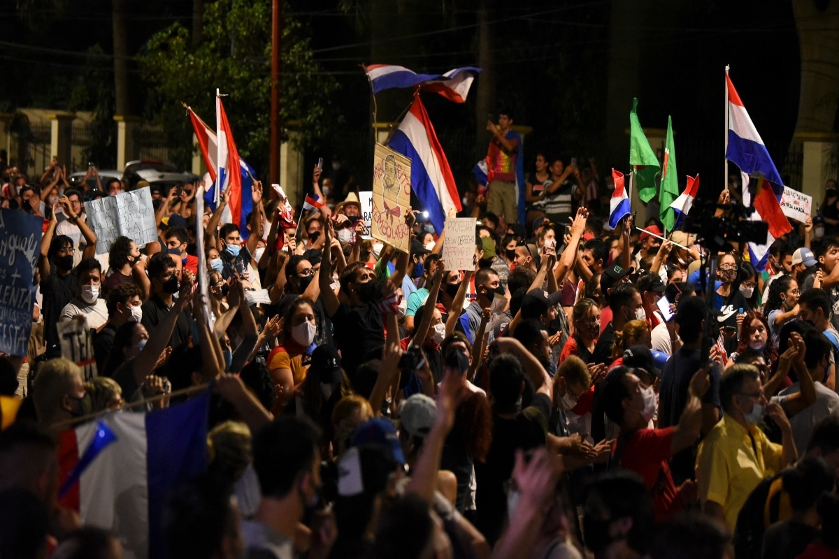 Aunque el mandatario trata de aplacar las protestas con nuevos ministros y la promesa de corregir errores, los manifestantes a salieron de nuevo