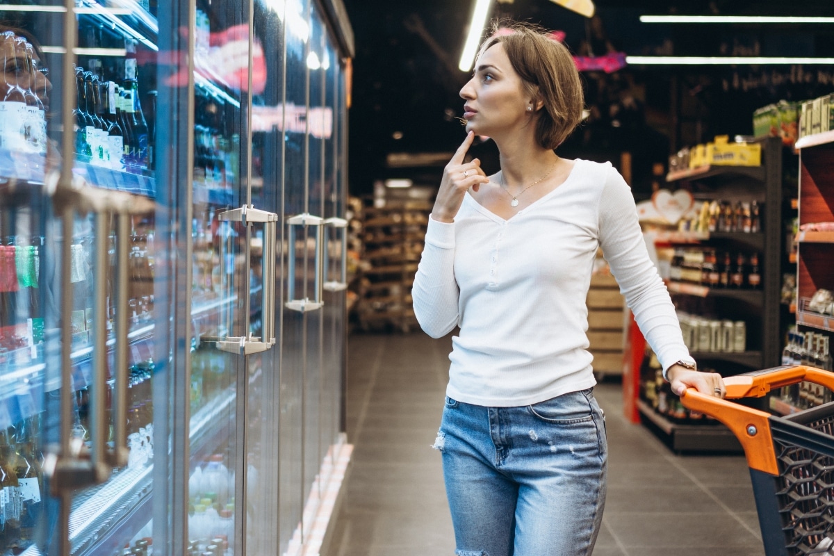 Los consumidores dudan en destinar su dinero en las compras de productos y servicios