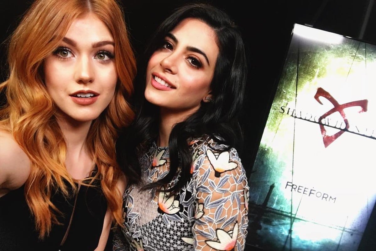 Katherine McNamara y Emeraude Toubia