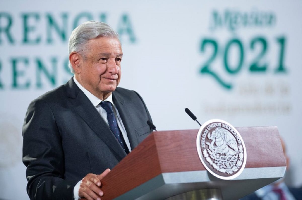 AMLO dice que le quedan seis años en el poder