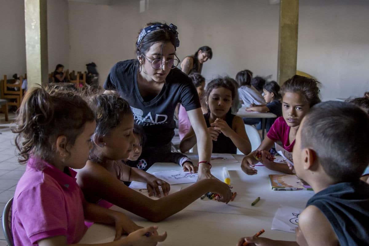 Los políticos aprovecharon el Día del Maestro para hacerse promoción.