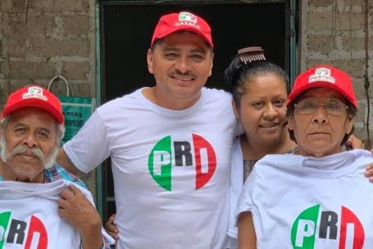 El candidato del PRI supervisaba la pinta de una barda cuando fue atacado.