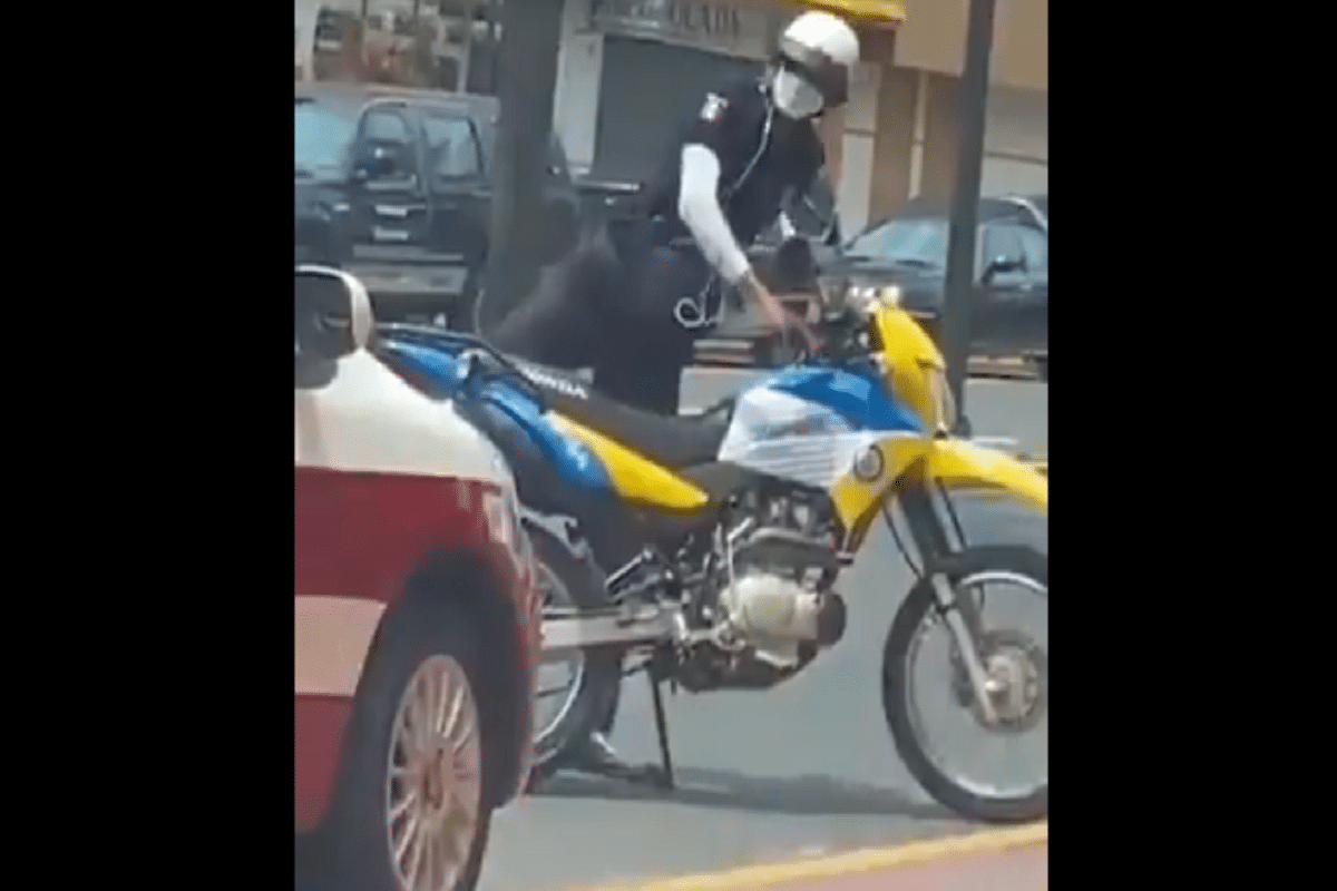 Policías amenazarían a Taxistas por no pegar propaganda de Morena