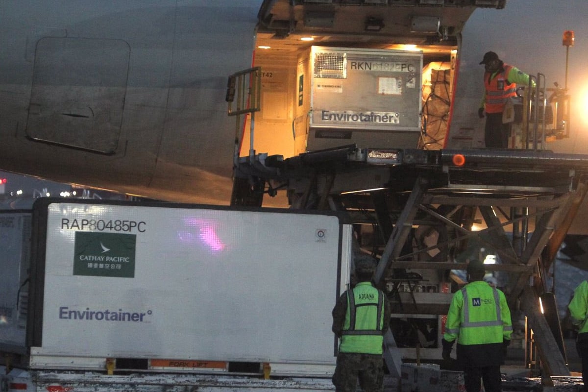 La SRE informó del arribo de las dosis de CanSino al aeropuerto de la Ciudad de México.