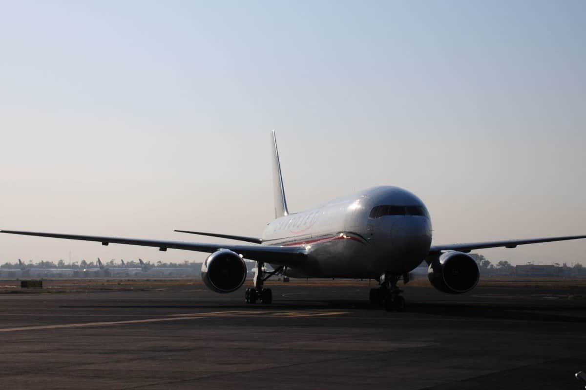 avión y espacio aéreo