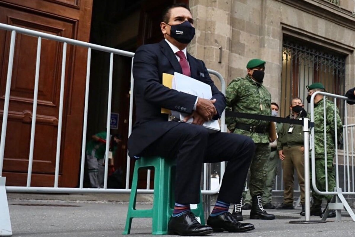 Silvano Aureoles llegó poco antes de las siete de la mañana a Palacio Nacional.