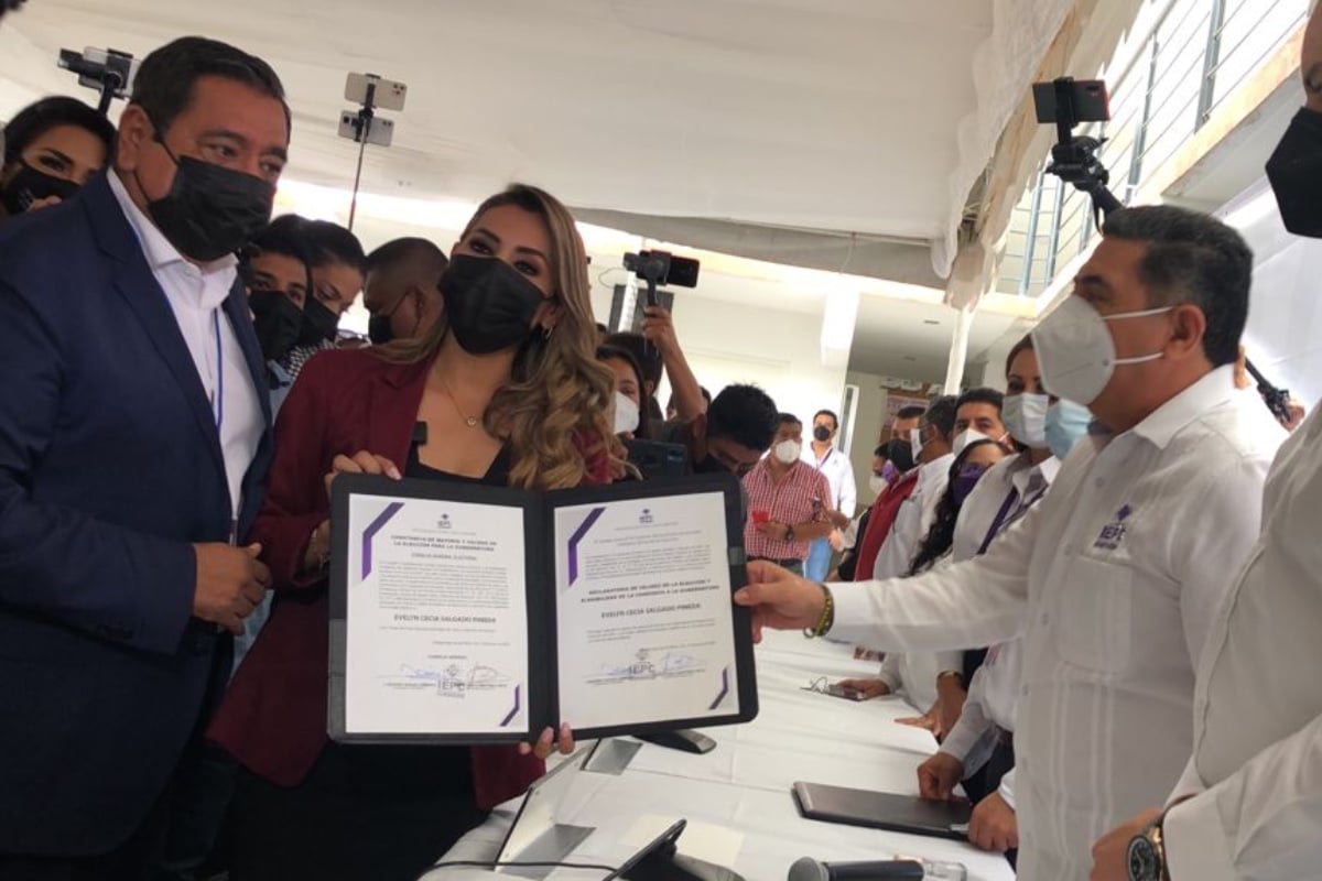 Evelyn Salgado recibe constancia de mayoría