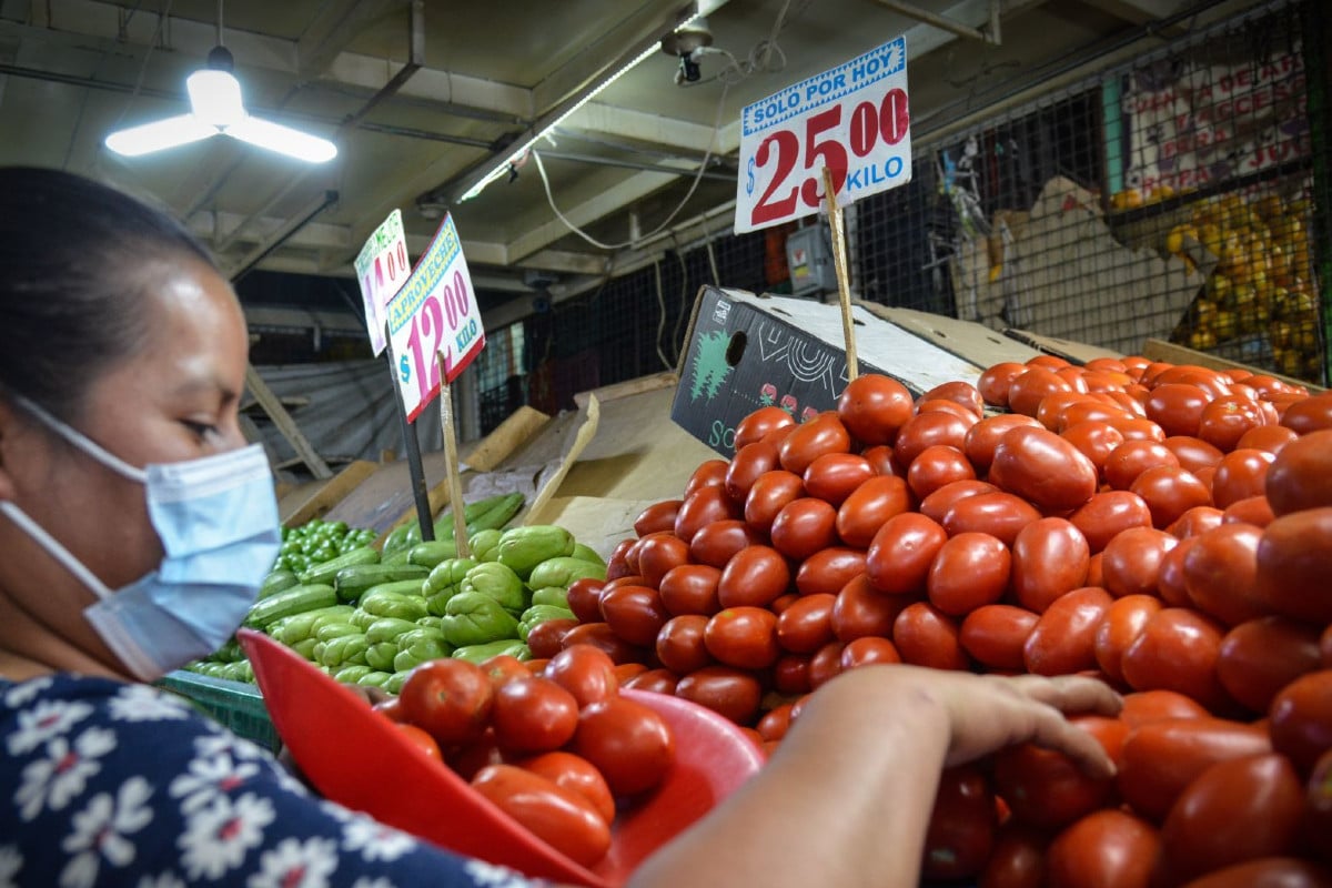 INEGI reportó que la inflación impactó en productos como jitomate, gas LP y tortilla de maíz.