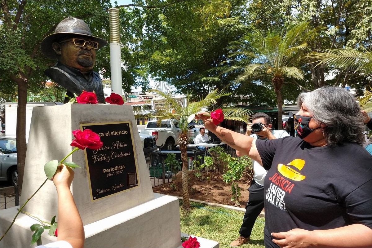 Busto de Javier Valdez