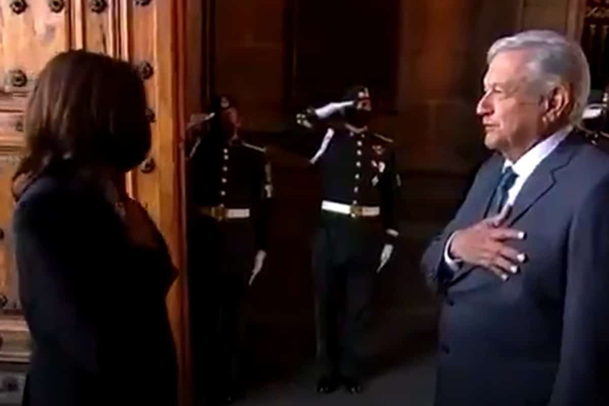 AMLO llamó "Kabala" a Kamala Harris al recibirla en Palacio Nacional.