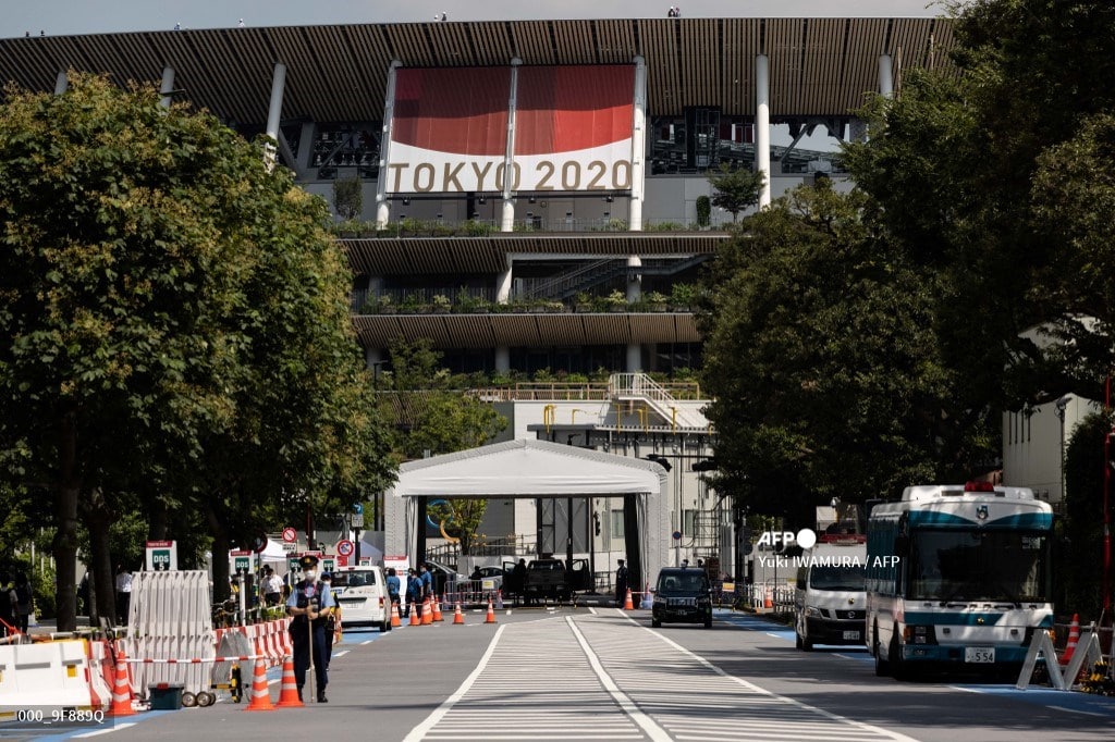 "Esta persona dio positivo en el test de la Villa. No sabemos si estaba vacunada o no", declaró el director general de Tokio-2020